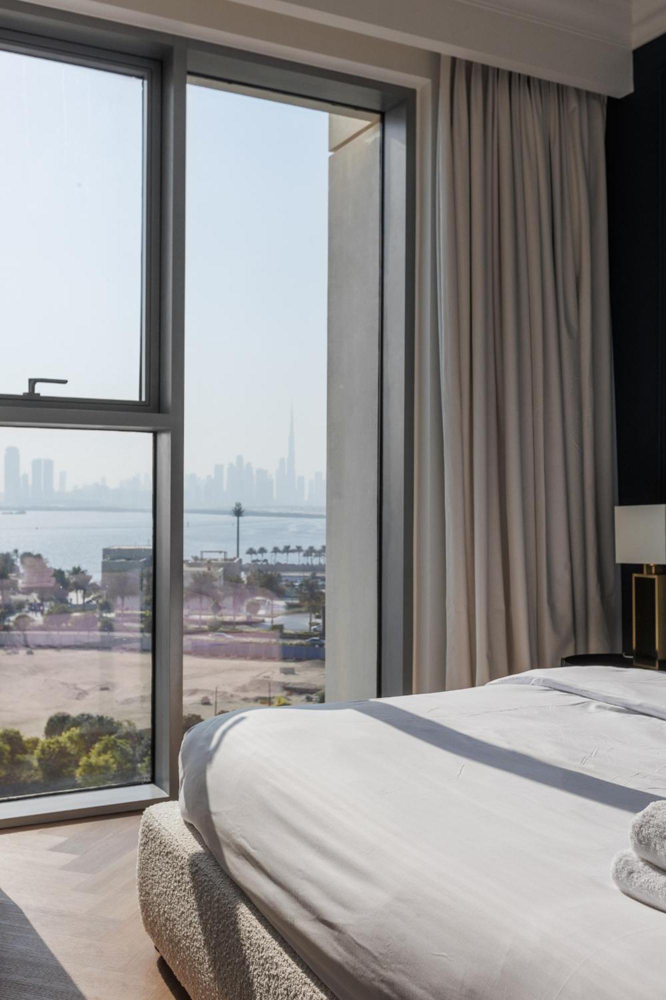 Burj Khalifa View & Creek Lagoon * Dubai