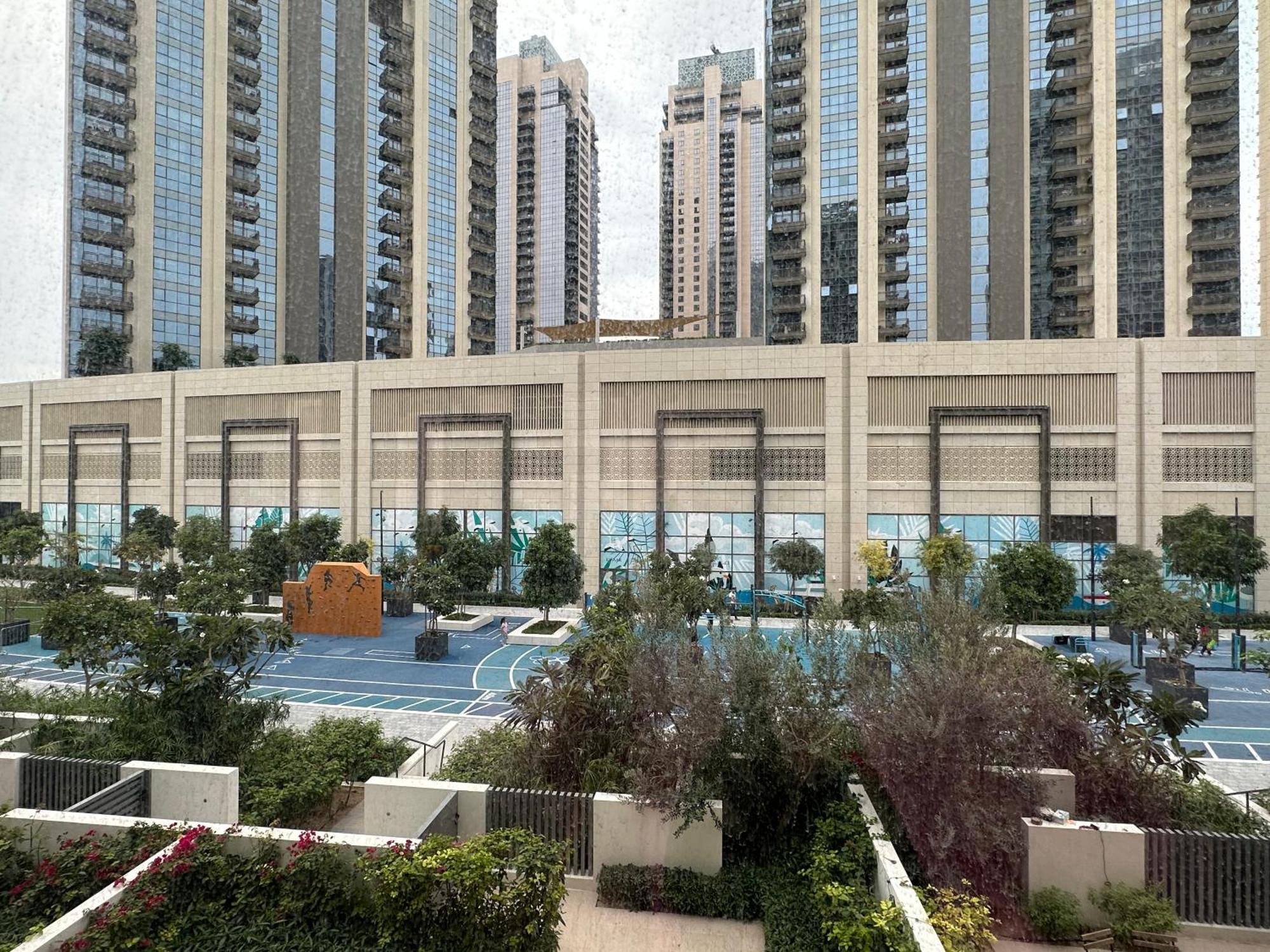 Burj Khalifa View & Creek Lagoon * Dubai